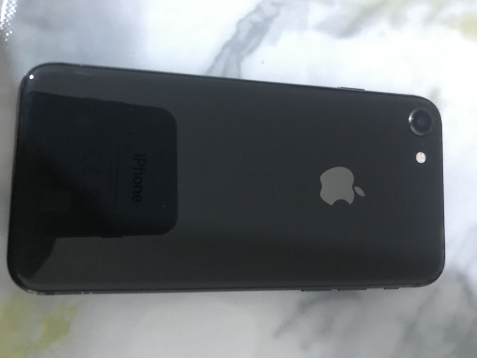 Продам айфон 8 в хорошем состояний