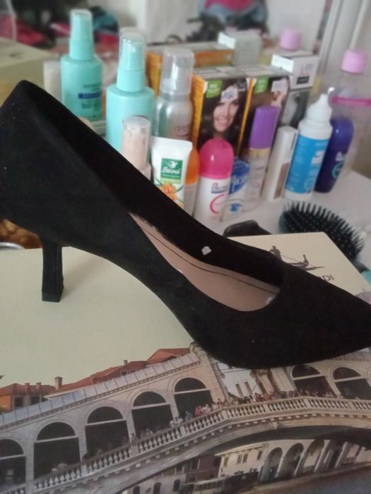 Продам туфли замшевые