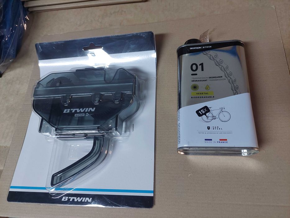 Уред за почистване на велосипедна верига + обезмаслител B-TWIN
