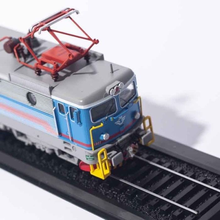 se vinde macheta locomotiva Rc3 1027 si BR 4/4