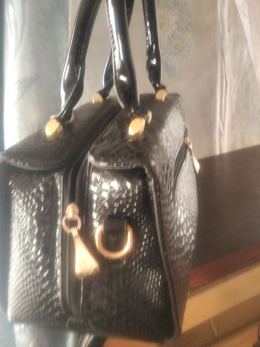 Продам женскую сумку