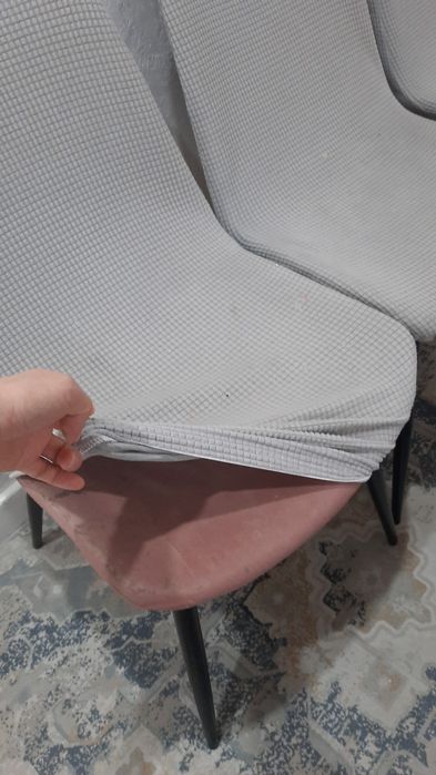 Продам стол и стулья.