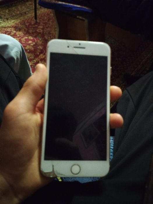 Айфон 8+ сатылады