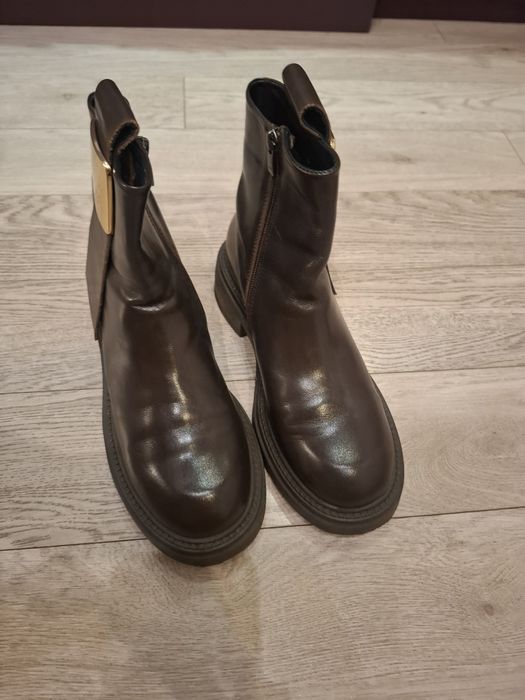 Елегантни дамски боти