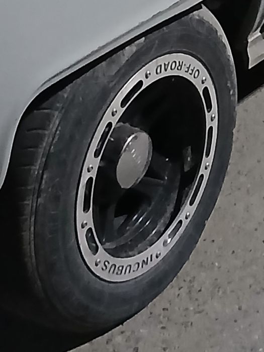 R 15 diska balon sotiladi 5talik teshik