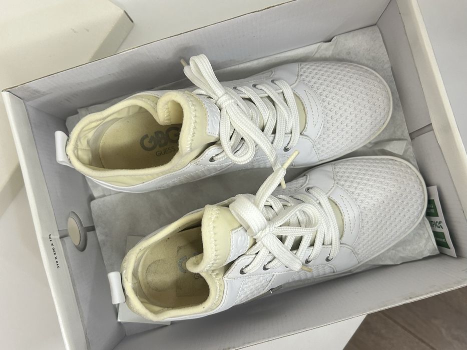 Бели кецове с платформа Guess