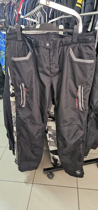 Pantaloni moto mai multe mărimi și modele