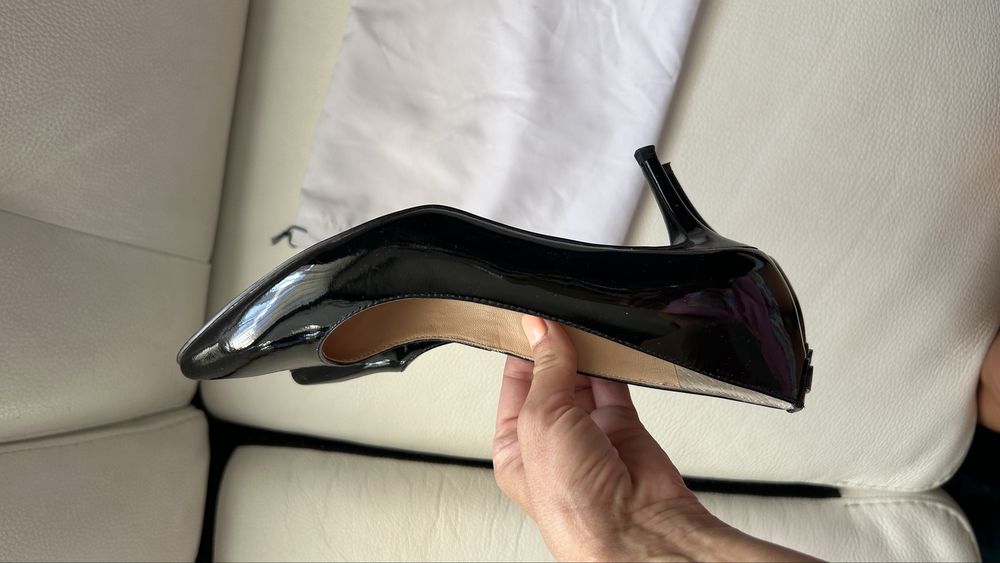 Елегантни обувки Guess