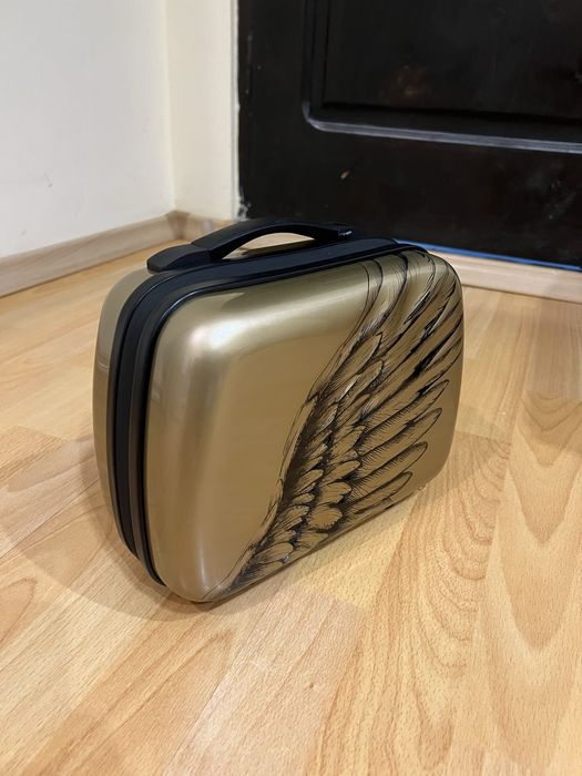 Ново куфарче за козметика Deliplus с подарък