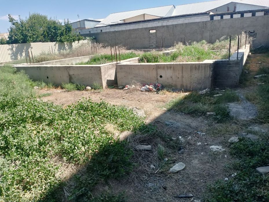 Uchastka yer sotiladi fundament qilingan manzil tipirklosni balnitsa