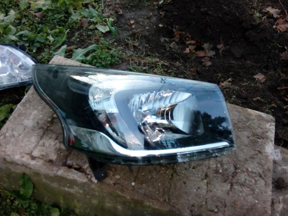 Продавам фарове и стопове