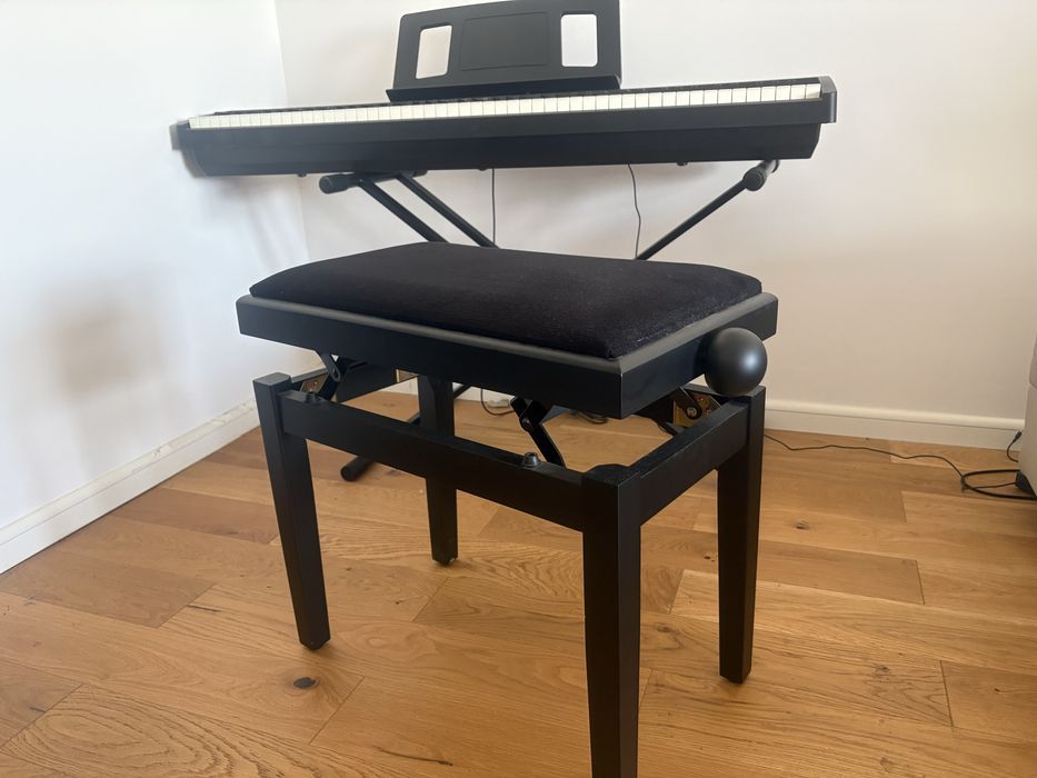 Pian electric Roland  FP-10 +scaun ajustabil(Thomann KB-15BM )+suport