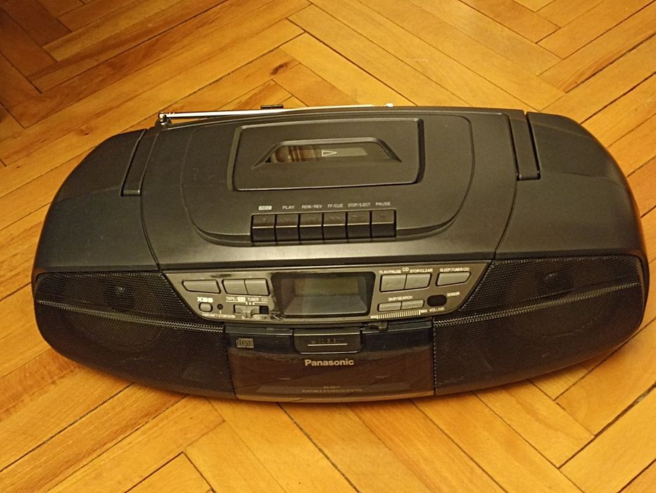 Radio-Cd, Panasonic RX-DS17 (predecesorul lui RX-DS27), stare buna.