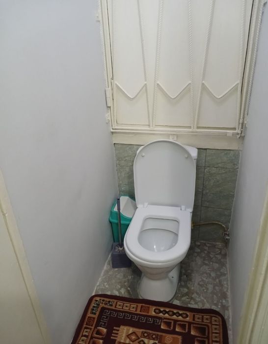 Аренда 2/4/4,50м2,болкон 1.5×3,НЕ торец! Массив Феруза, кафе Шукрона!