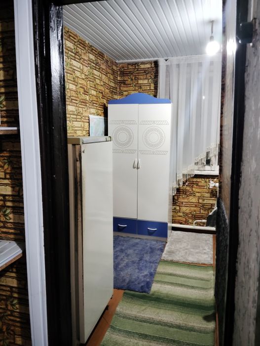 Сдается 1ком на спутнике8 2этаж 2этажки  с удобствами с мебелью агенст