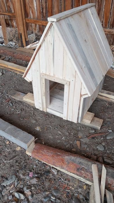 Будка деревянная для собак