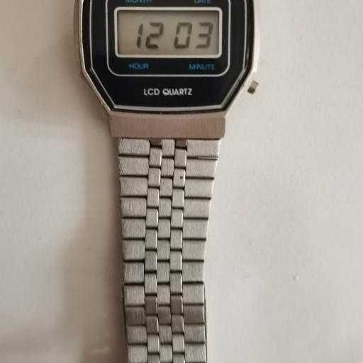 Vand ceasuri electronice de colectie