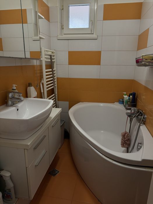 Apartament 3 camere decomandat zona Noua