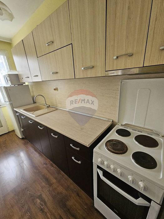 Четиристаен апартамент под наем, Окръжна болница