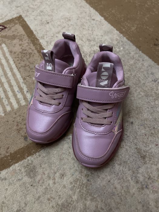 Детские кроссовки