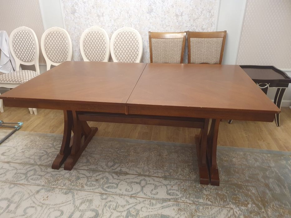 Стол для гостиной