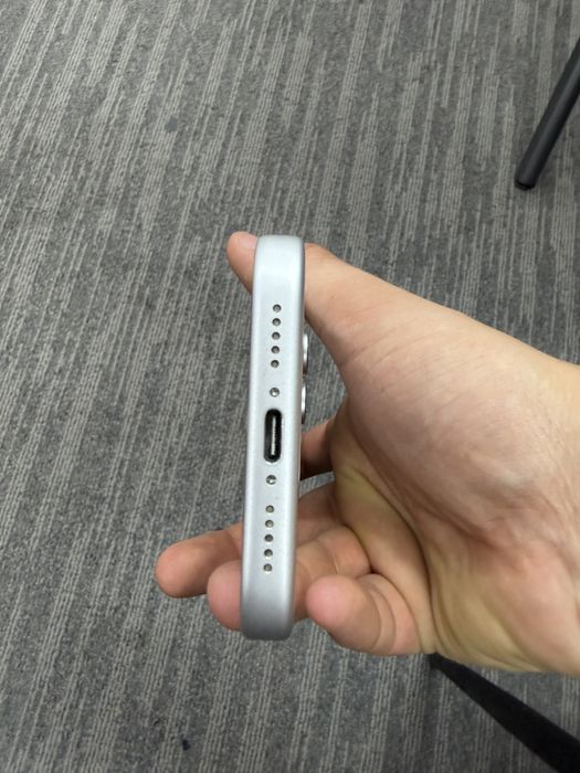 iPhone 17 pro silver sotiladi