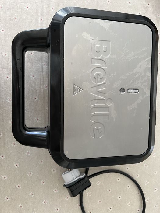 Продам вафельницу бутербродницу от breville