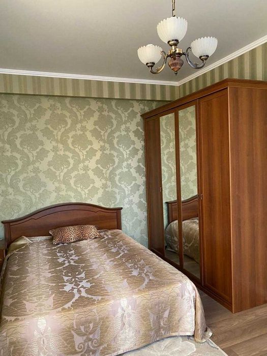 Продам  солидный коттедж в городе