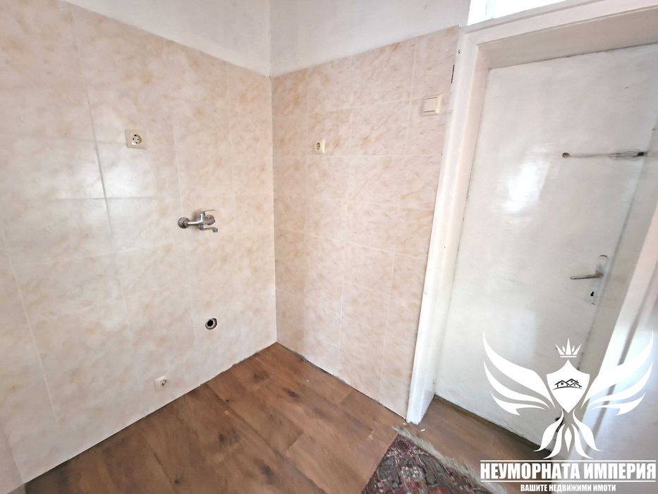 Продавам тристаен 128кв. 1ет. с гараж в гр.Асеновград, широк център