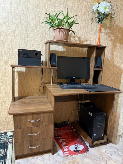 Продам компьютер со столом и кресло