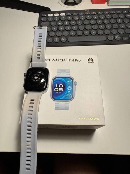 Huawei Watch Fit 4 Pro с кутия – отлично състояние.