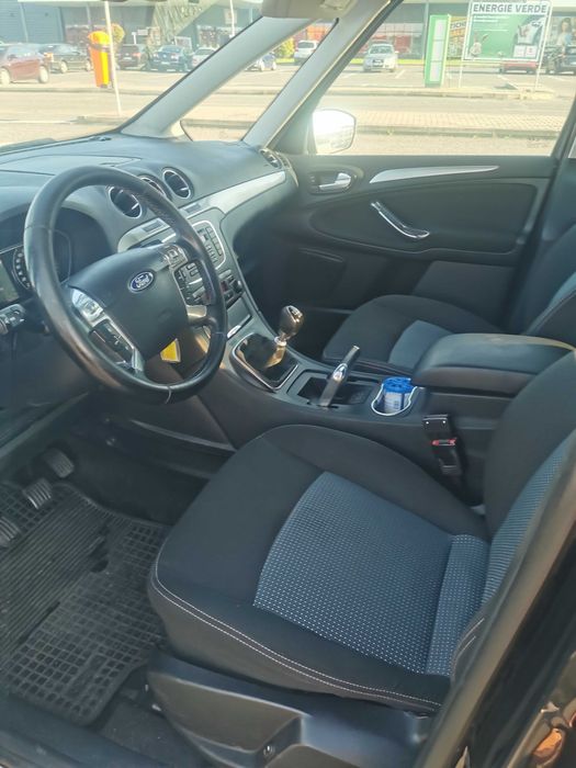 Inchirieri auto Ford Galaxy diezel 2012  140cai