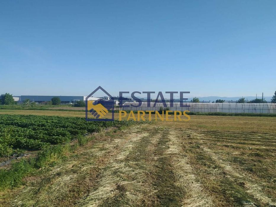 Земеделски имот в Пловдив, област-с.Стряма площ 3594 цена 71900