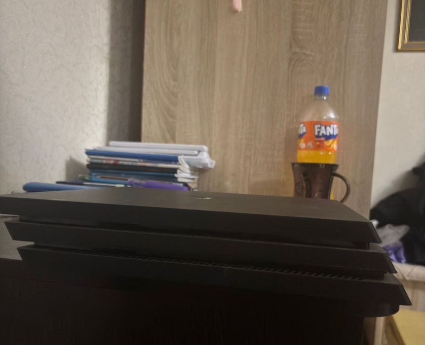 Продам PS 4 pro,состояния хорошый