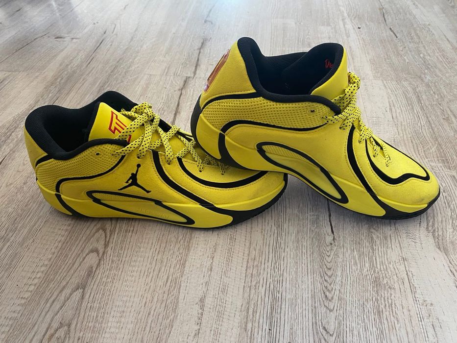 Vand Adidasi Jordan 4 Tatum BG noi pret 550 lei cu un set de sireturi noi .