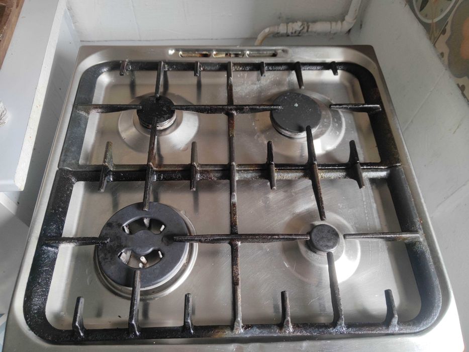 Aragaz INDESIT cu plită cu gaz si cuptor electric