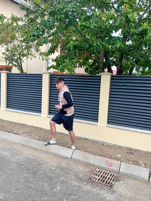 Gard și porți din plasă metalică fabricate exact după cerințe. Acesta