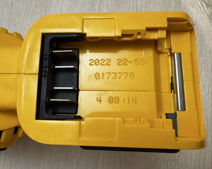 Сабельная пила DeWALT DCS367
