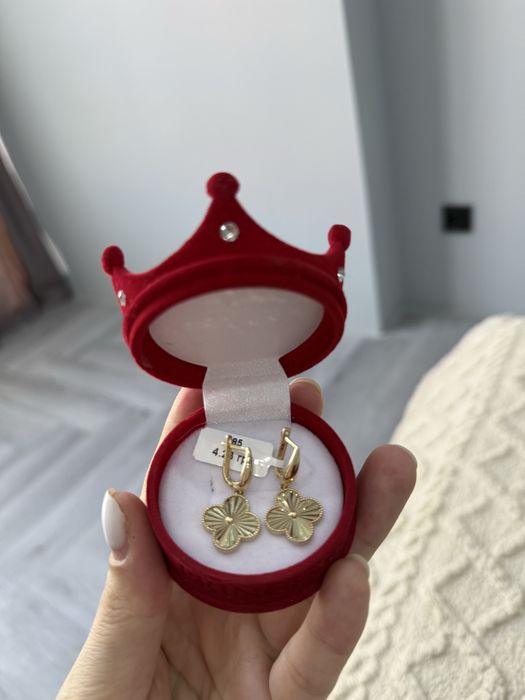 Золотые серьги van cleef