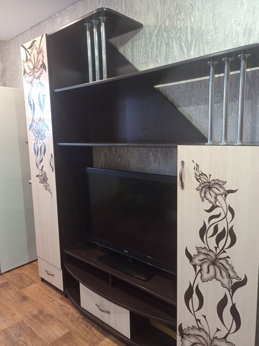 Продам горку для гостиной.