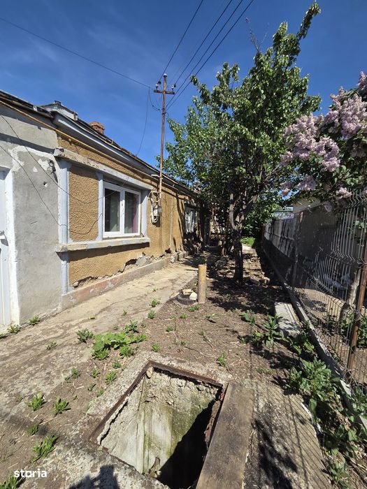 Casa demolabila in Chercea cu teren 255 mp