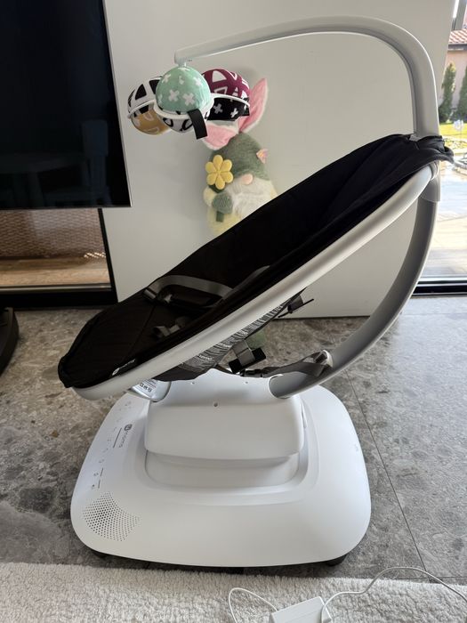 Електрическа бебешка люлка mamaRoo 4.0 Classic черно