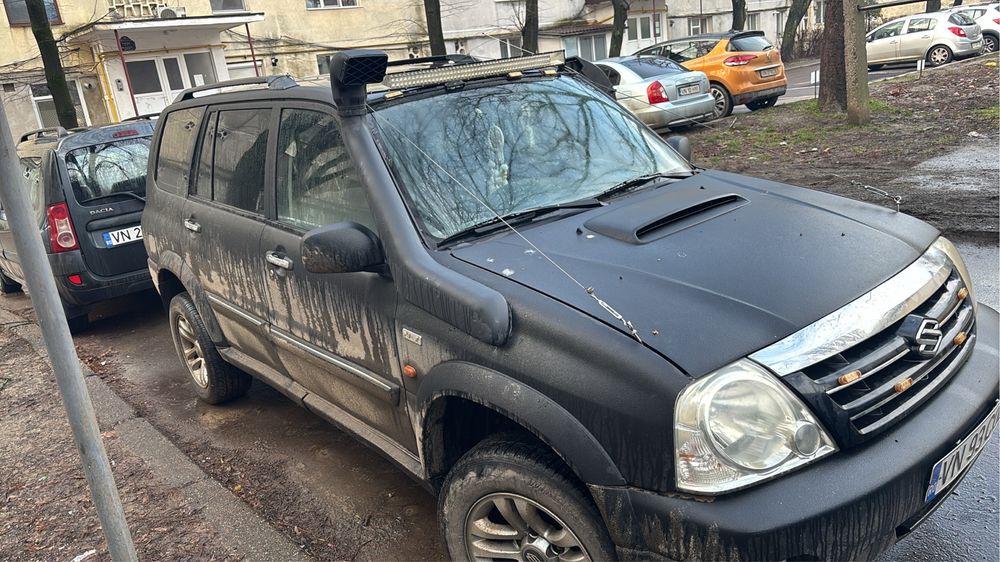 Suzuki Grand Vitara XL-7 RHW 2.0 Diesel – 4×4 – Vopsit Raptor