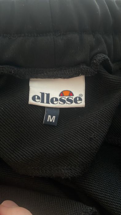 Екип на ellesse