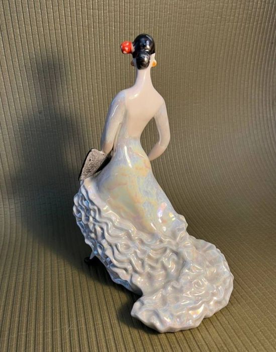 Статуэтка фарфоровая винтаж