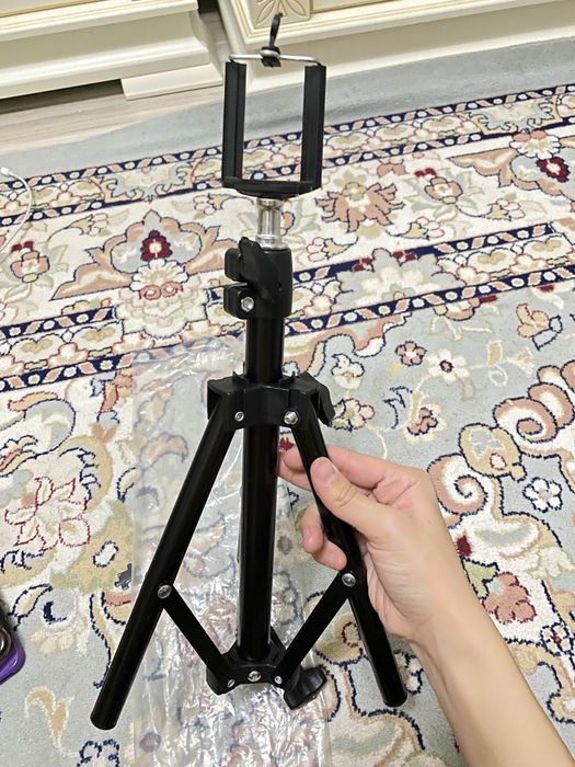 Продаю штатив за 2.000 тг.НОВЫЙ