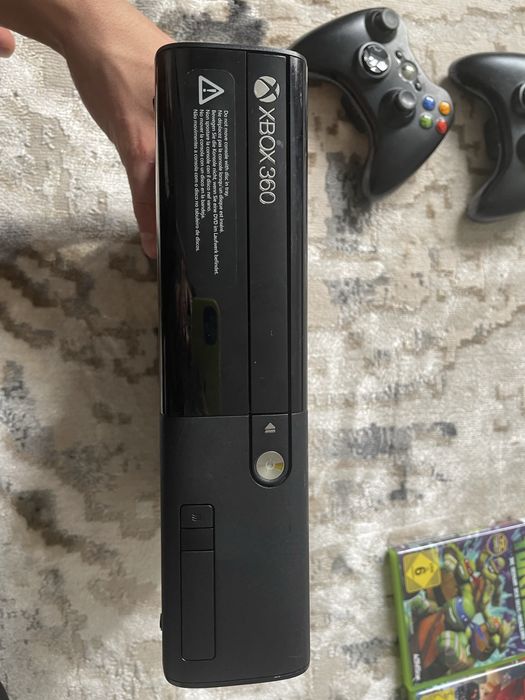 Xbox 360 продам в хорошем состаяние