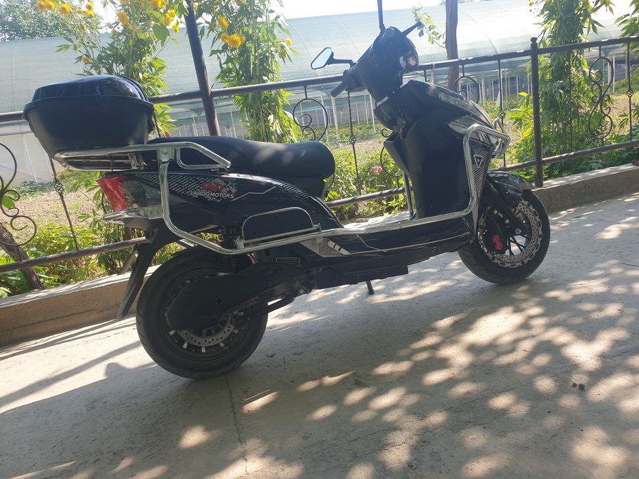 Skuter sotiladi rodnoy
