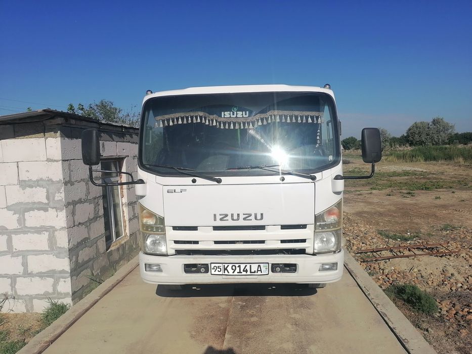 Isuzu samosval. 2008