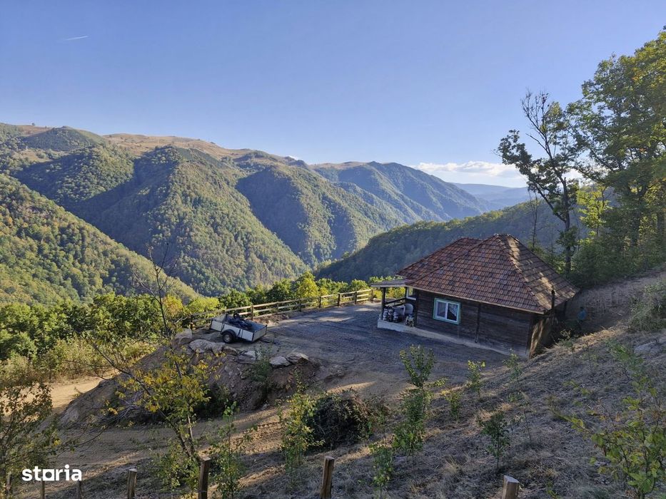 Teren panoramic cu cabana traditionala din barne – 4 km de Sugag, Al